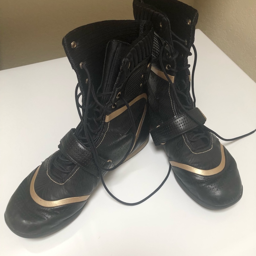 Reebok CIRQUE DU SOLEIL BOOTS SHOES USED LIKE NEW